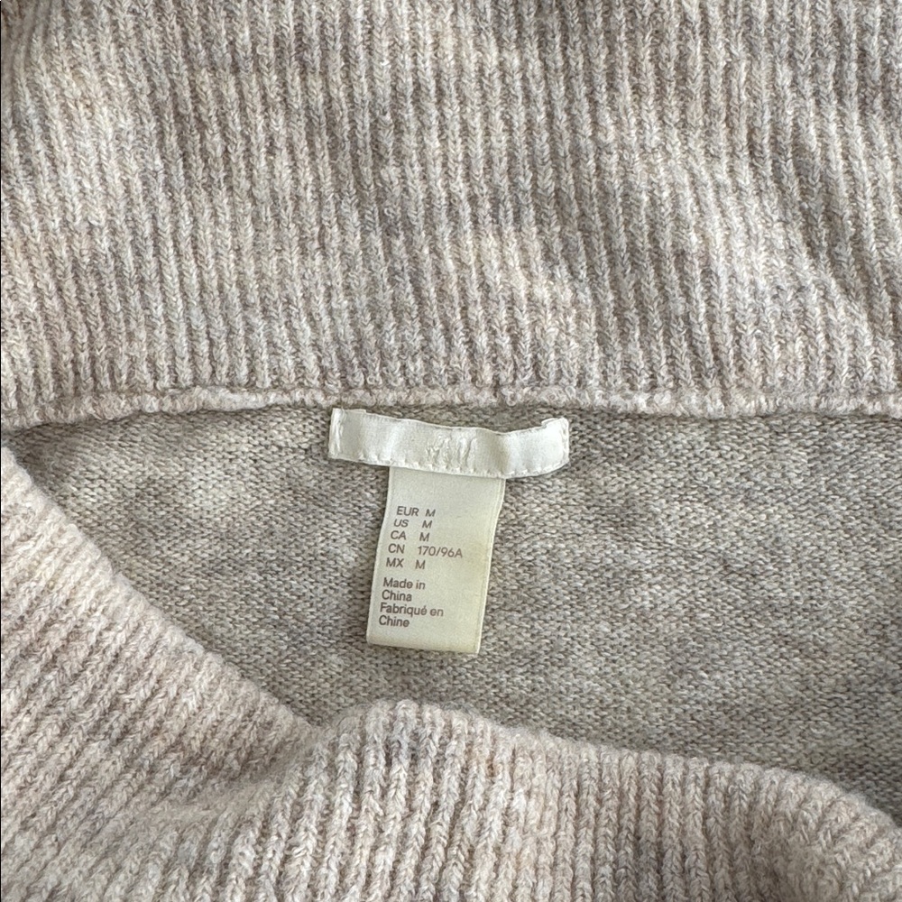 H&M sweater - Picture 2 of 7